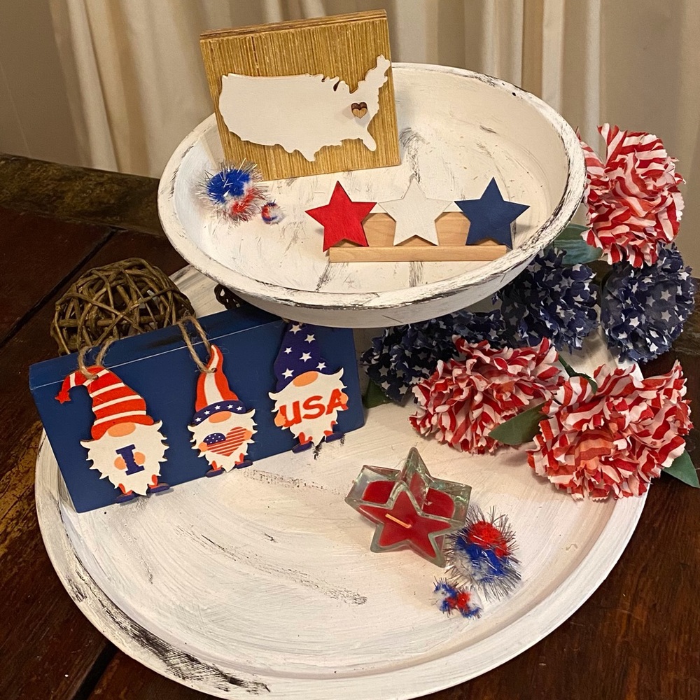 American/ 4th of July Tier Tray Decor